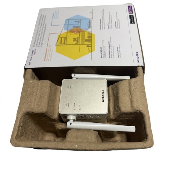 NETGEAR - Dual-band WiFi Range Extender - Essentials Edition, 1.2Gbps, - Picture 4 of 6